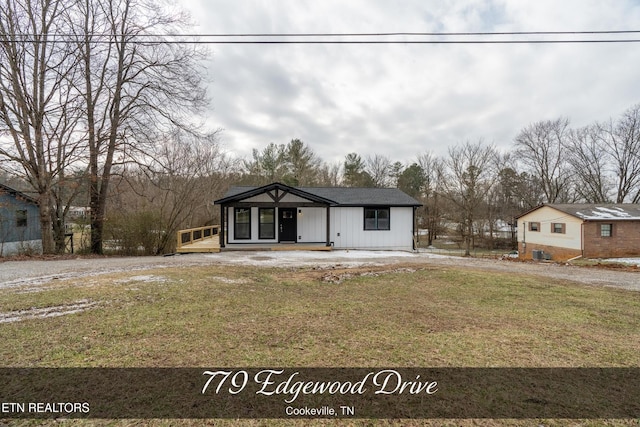 view of front of home with a porch and a front lawn