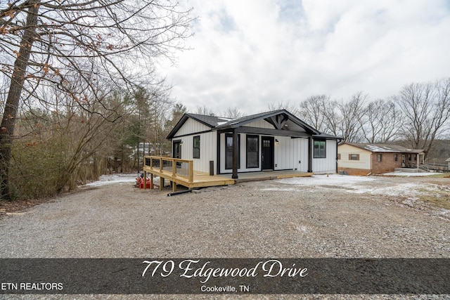 view of front of house with covered porch