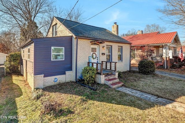 bungalow featuring a front yard