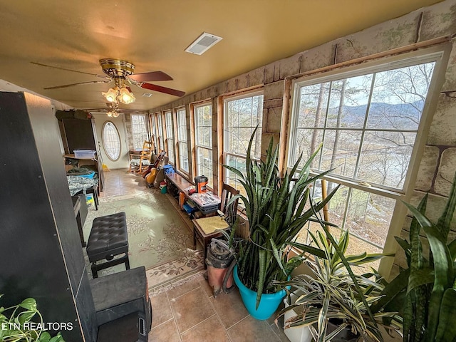 sunroom with ceiling fan