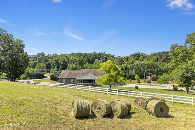 view of yard featuring a rural view