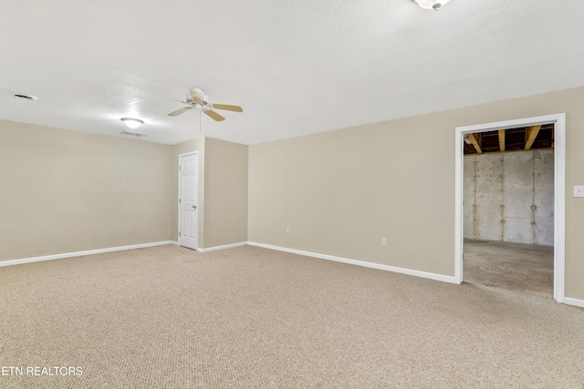 carpeted empty room featuring ceiling fan