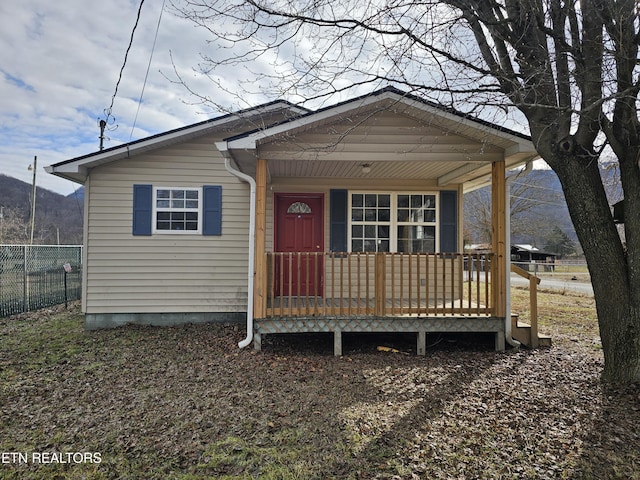 view of front of property featuring a mountain view