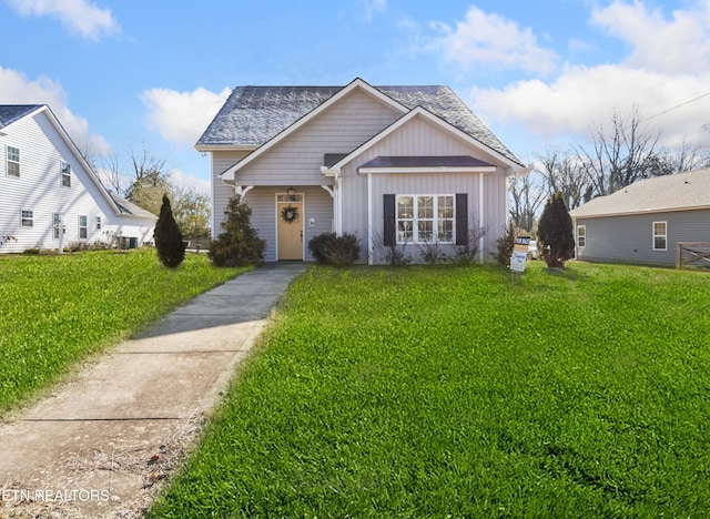 view of front of property with a front lawn