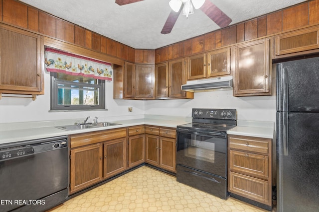 kitchen with ceiling fan, sink, a textured ceiling, and black appliances