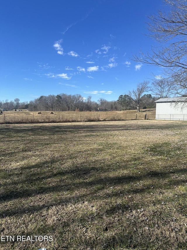 view of yard featuring a rural view