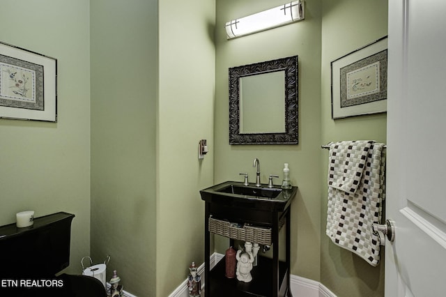 bathroom featuring a sink and baseboards