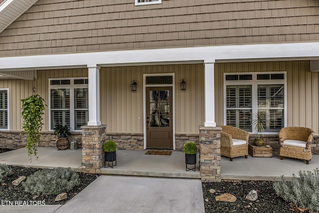 entrance to property featuring a porch