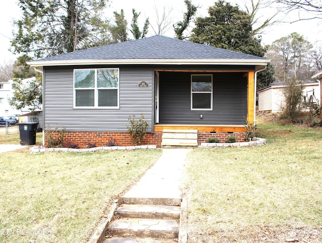 view of front of property with a front lawn