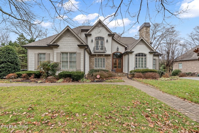 view of front of property with a front yard