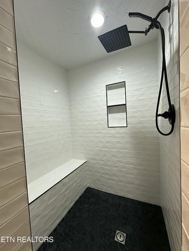 bathroom featuring tiled shower