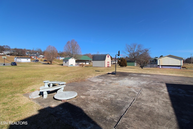 view of yard with a storage shed and an outdoor structure