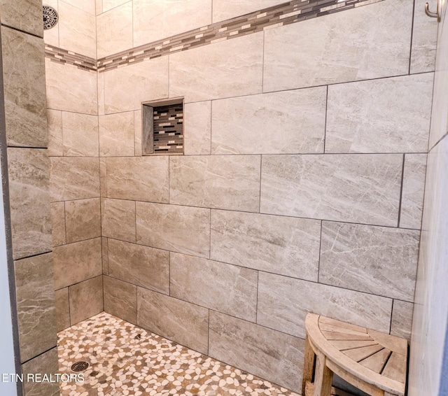 bathroom featuring tiled shower