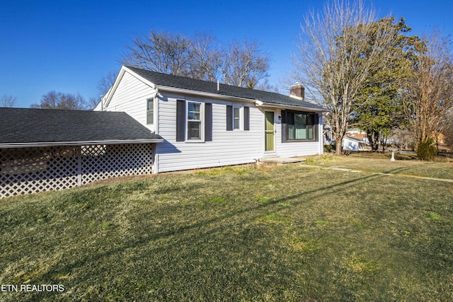 view of front facade with a front lawn