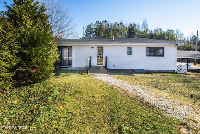 ranch-style house featuring a front yard