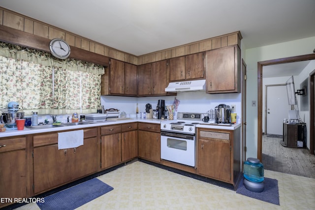 kitchen with dishwashing machine, sink, and electric range