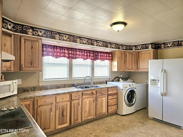 washroom featuring sink and washing machine and clothes dryer