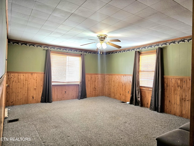 carpeted empty room featuring ceiling fan