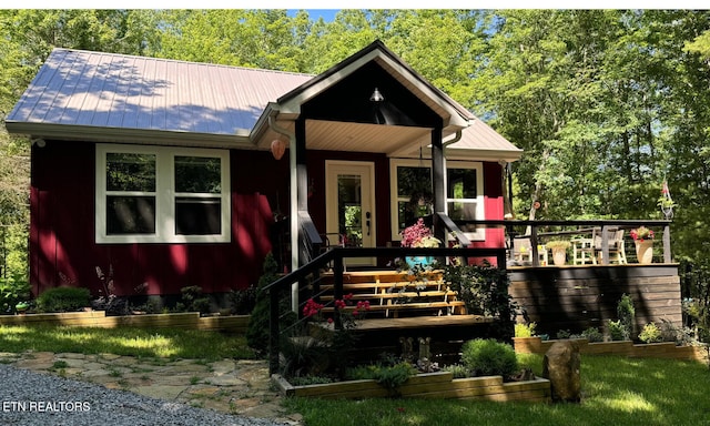 view of front of home featuring metal roof