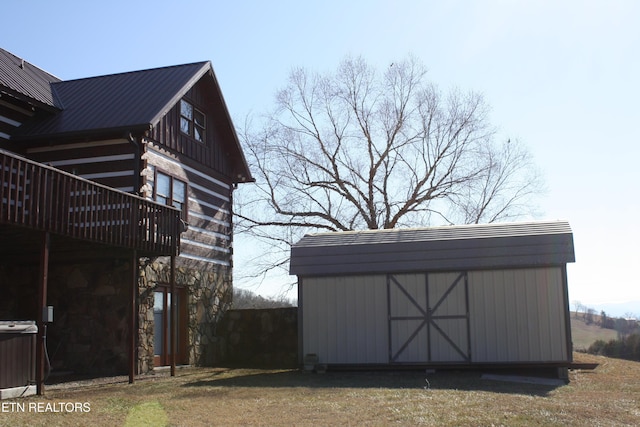 view of outbuilding