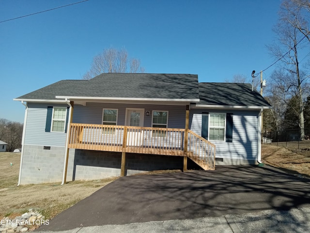 view of front of house featuring a porch