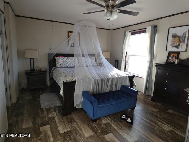 bedroom featuring crown molding, dark hardwood / wood-style floors, and ceiling fan