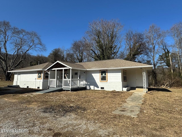 ranch-style house featuring covered porch