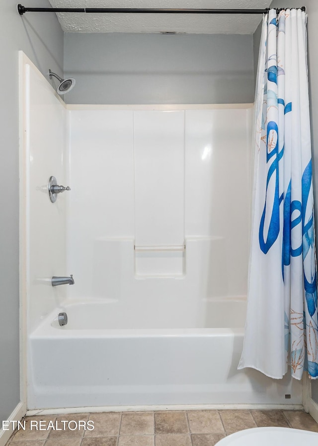 bathroom with shower / bath combo