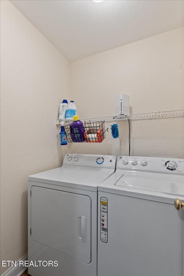 142 Wagon Wheel Ln, Pioneer, TN 37847 - laundry room featuring independent washer and dryer