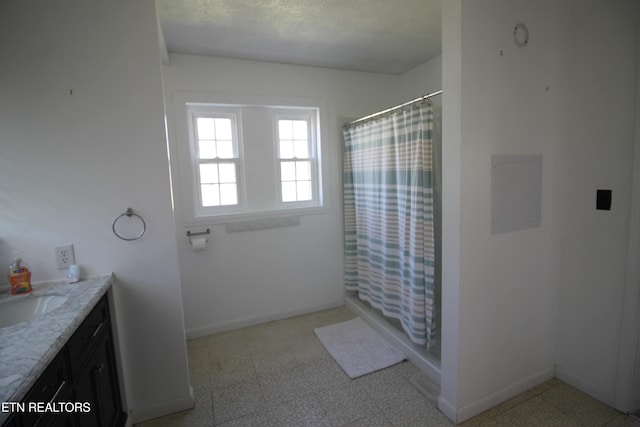 full bathroom featuring curtained shower, vanity, and baseboards