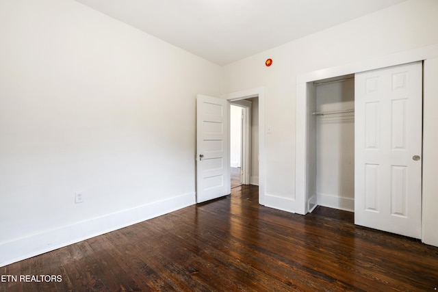 112 E Inskip Dr, Knoxville, TN 37912 - unfurnished bedroom with dark wood finished floors, baseboards, and a closet