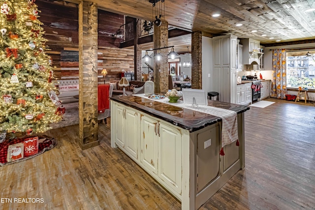 kitchen featuring pendant lighting, stainless steel range, dark hardwood / wood-style floors, and a kitchen island