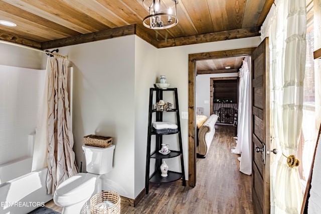 bathroom featuring wood-type flooring, wooden ceiling, toilet, shower / bathtub combination with curtain, and an inviting chandelier