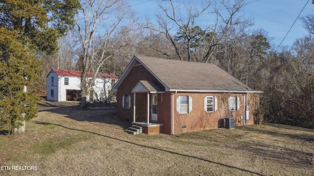 view of front facade with cooling unit and a front yard