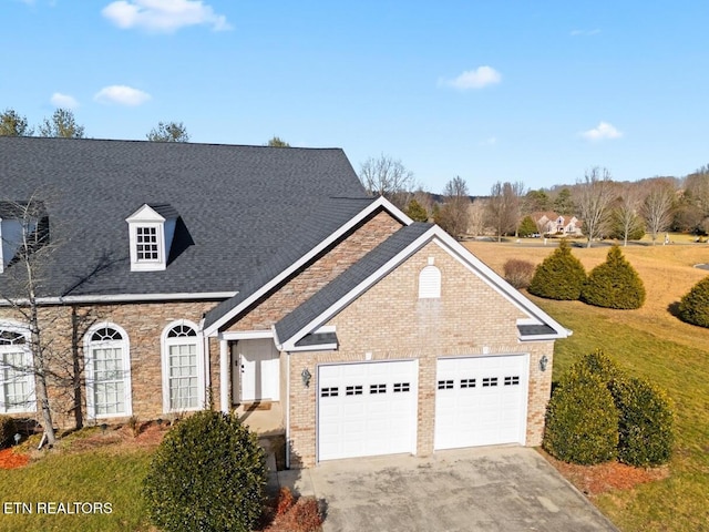 view of front of home featuring a garage and a front yard