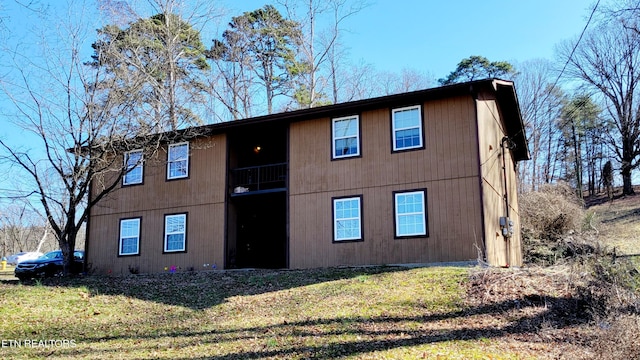 exterior space featuring a front lawn