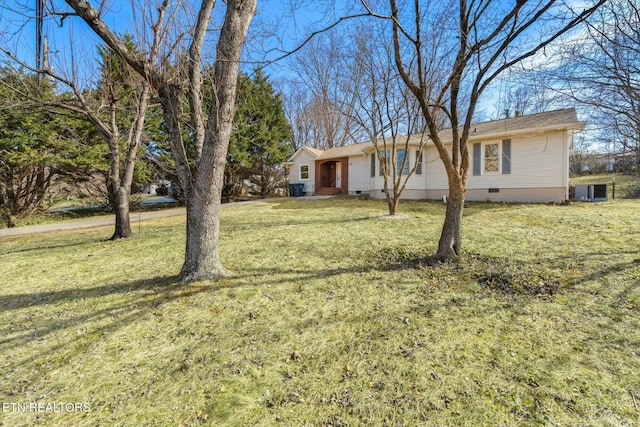 view of front of property with a front lawn