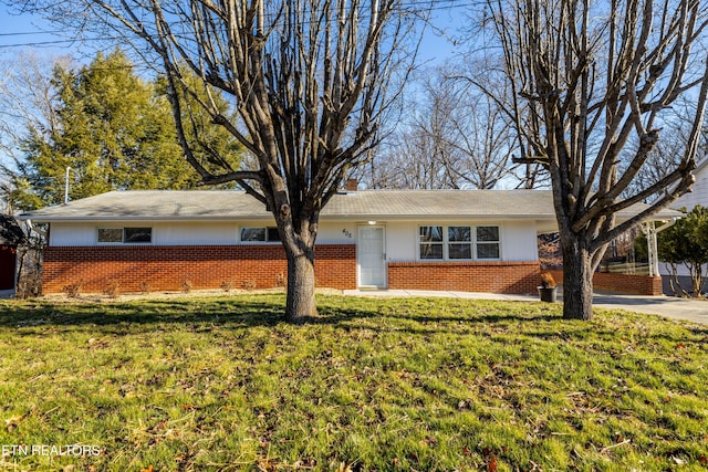 ranch-style home with a front yard