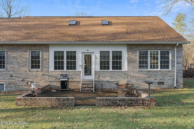 view of front facade featuring a front lawn and a patio