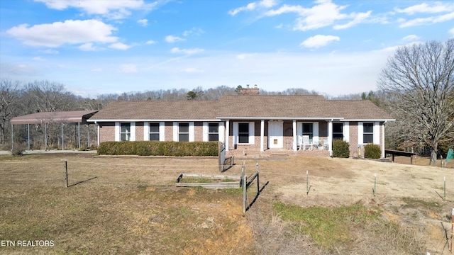 ranch-style house featuring a front yard