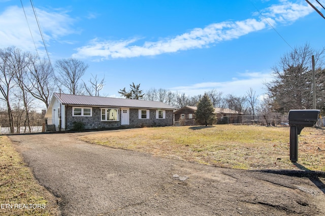 ranch-style home with a front yard