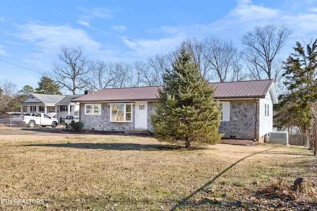 single story home with a front lawn