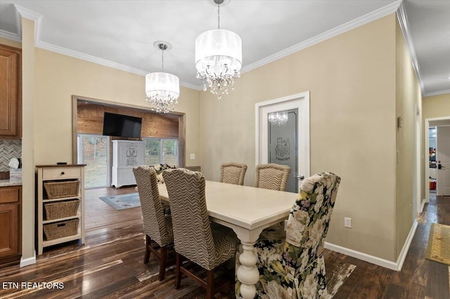 dining space featuring crown molding, dark wood-type flooring, and an inviting chandelier