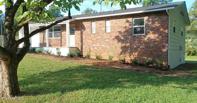 view of side of property featuring a yard