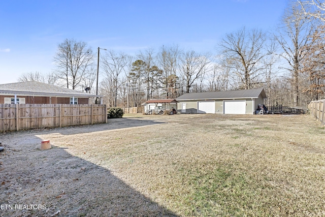 view of yard featuring a garage and an outdoor structure