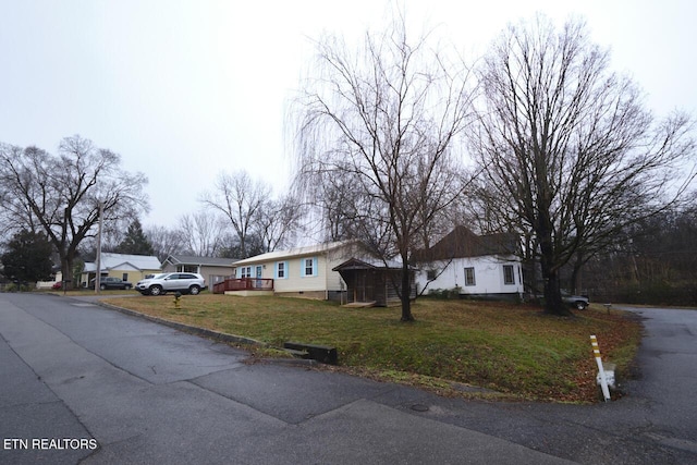 view of front of house with a front lawn