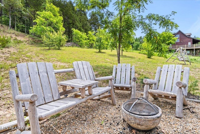 view of yard featuring a fire pit