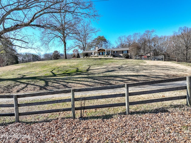 view of yard featuring a rural view