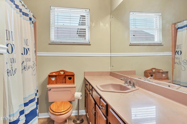 full bathroom featuring curtained shower, baseboards, vanity, and toilet