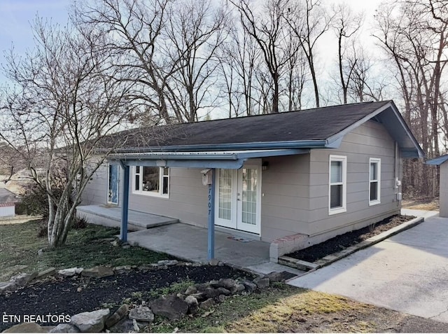 view of front of property featuring a patio area